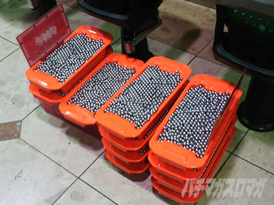 �w�~�j�N�̃��[�}���X���b�^�[����v�愠�p�`���R�͑ł�